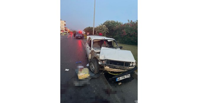 Antalya’da otomobille motosiklet çarpıştı: 2’si ağır 3 yaralı