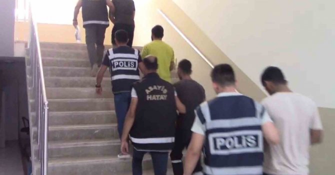 Deprem bölgesinde hırsızlık yapan 10 şüpheli yakalandı