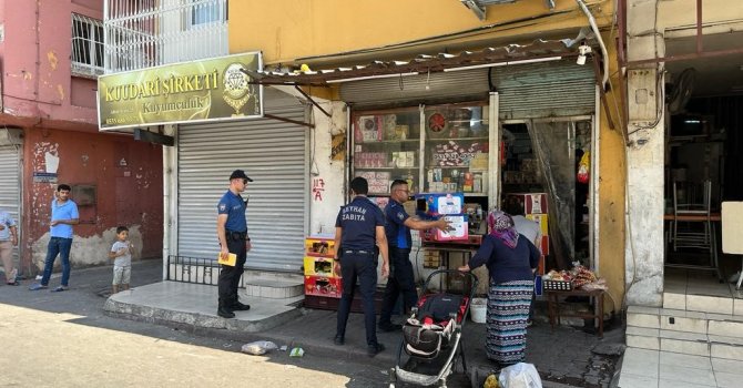 Seyhan zabıtasından tabela, ruhsat ve kaldırım işgali denetimi