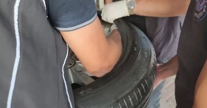 Antalya’da araç lastiğine gizlenmiş ‘emanet’ uyuşturucu operasyonu
