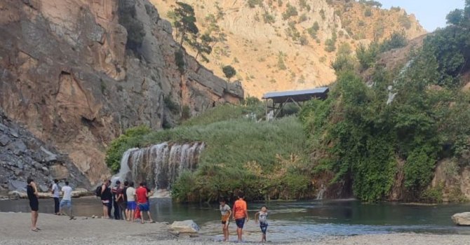 Şelalede suya giren genç boğularak hayatını kaybetti