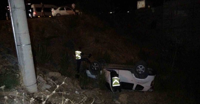 Antalya’da otomobil kaza sonrası 7 metreden uçarak ters döndü: 4 yaralı