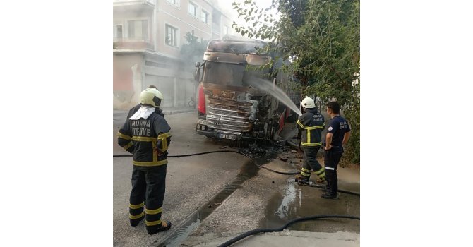 Park halindeki tır yandı