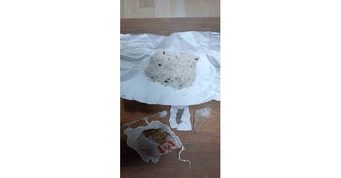 Polisin şüphelenip durdurduğu araçta uyuşturucu çıktı:2 gözaltı