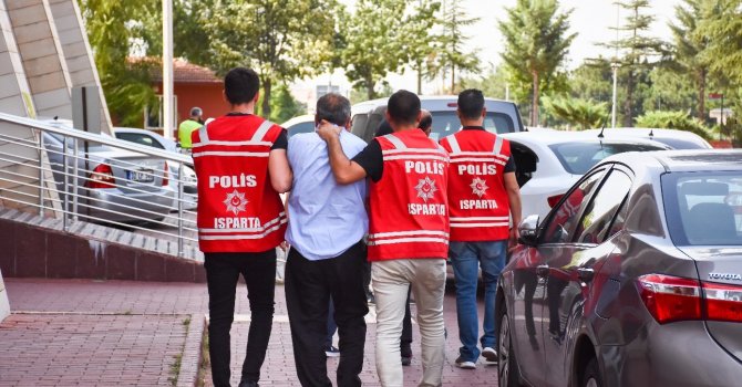 Kendisini polis olarak tanıtıp vatandaşın 400 bin lirasını dolandırdı, yakalandı