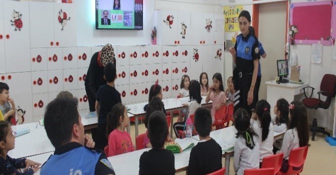 Isparta’da toplum destekli polisler vatandaşı bilgilendirdi