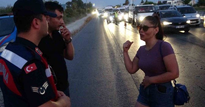 Yeşil ışık yanınca herkes ileri, tır geri gitti: Sürücülerin panik anları kameralara yansıdı