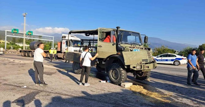 Hatay’da askeri araç tıra çarptı: 10 yaralı