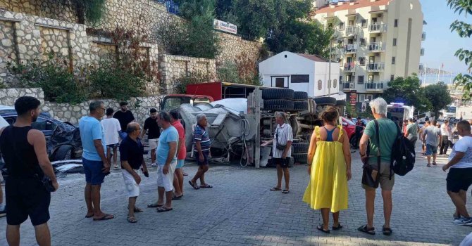 Kontrolden çıkan beton mikseri ortalığı savaş alanına çevirdi