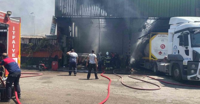 Osmaniye’de temizleme tesisinde tanker patladı, yangın çıktı: 2 yaralı