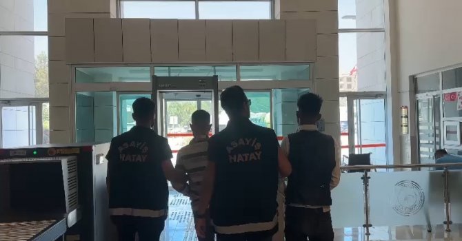Hatay’da bir kişiyi darp edip gasp eden 2 şüpheli tutuklandı