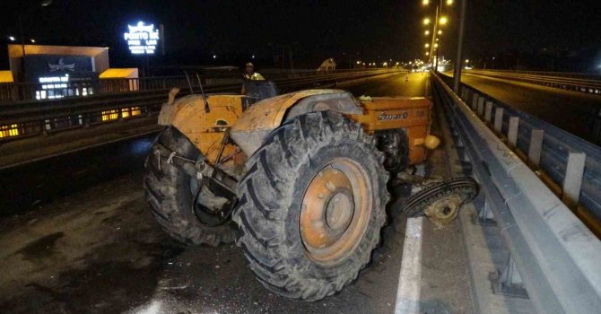 Traktör ve otomobil kazasında araçlar hurdaya döndü