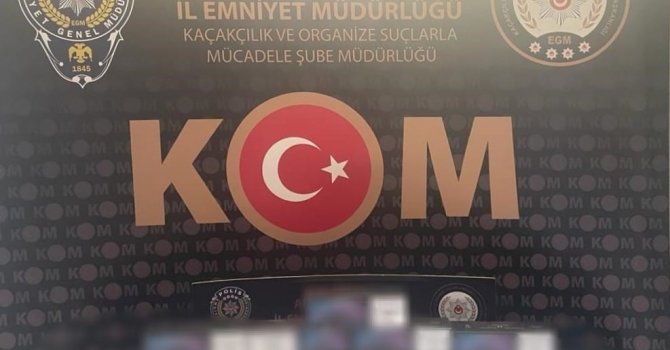 Depo baskınında 2 milyon 600 bin makaron ve 8 bin litre sahte içki  yakalandı