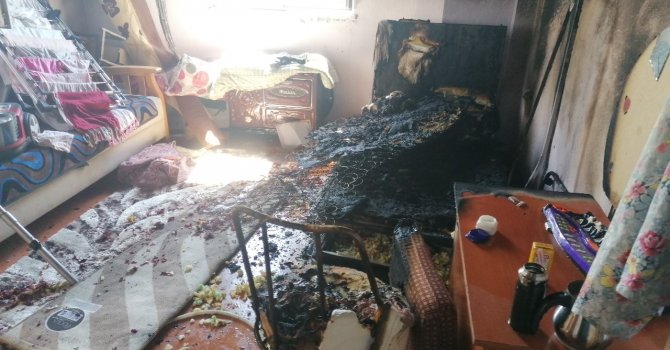 Apartman dairesinde çıkan yangında çocuk odası tamamen yandı