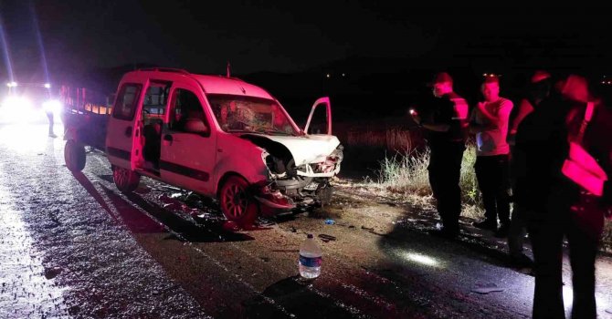 Burdur’da hatalı sollama kaza getirdi: 2 ölü, 6 yaralı