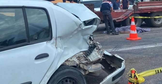 Otomobilin çarptığı tır sürücüsü hayatını kaybetti