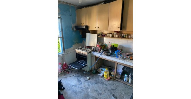 Burdur’da fırında unutulan yemek az daha evi yakıyordu