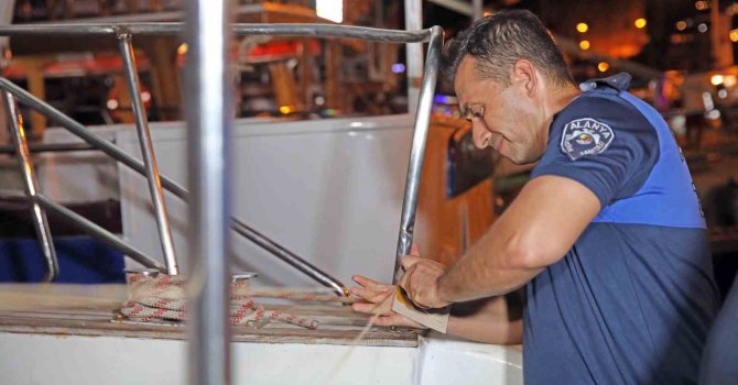 Alanya Belediyesi o tekneleri mühürledi, ruhsatlarının iptali gündemde