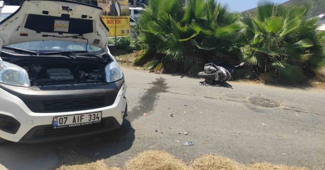 Sigortasız motosikletle kaza yapan ehliyetsiz sürücü yaralandı