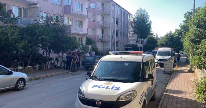 Evine hırsız girildiği zannedilen yaşlı adam ölü bulundu