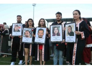 Enkaz kentte üniversite öğrencilerinin buruk mezuniyeti