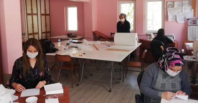 Büyükşehir ilçelerde maske dağıtıyor