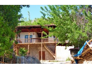 Kahramanmaraş’ta yıllara meydan okuyan evler, depremde bile ayakta kaldı