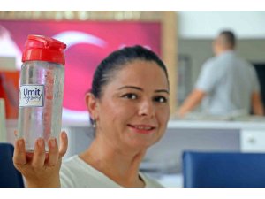 Suyu cam matarada içmeye başladılar, 6 ayda 1,5 ton plastik atığın önüne geçtiler