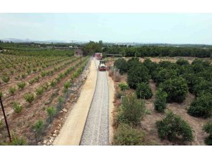 Akdeniz’de bahçe yolları asfaltlanıyor