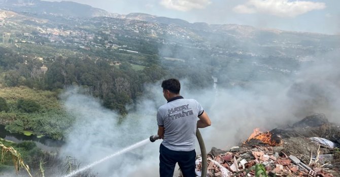 Moloz yangını itfaiye ekipleri tarafından söndürüldü