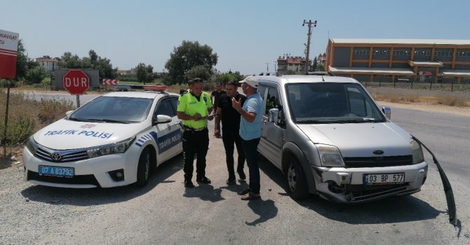 Hafif ticari araçla motosikletin çarpıştığı kazada motosiklet sürücüsü yaralandı