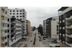 Depremin merkezine komşu şehir Osmaniye’de o caddeyi insan seslerinin yerini iş makinesi sesleri aldı