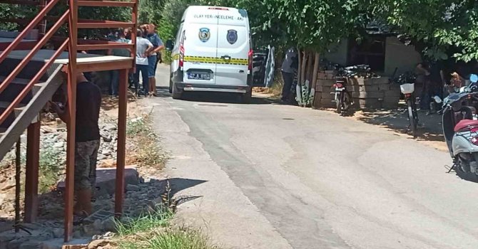 Antalya’da cinnet geçiren şahıs önce eşini, sonra kendini öldürdü