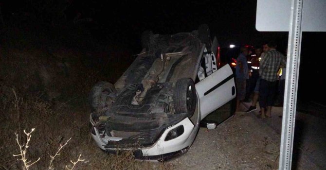 Manavgat’ta otomobil takla attı: 2 yaralı