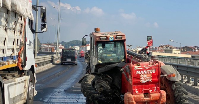 Antalya’da köprülü kavşakta zincirleme kaza: 2 turist yaralandı