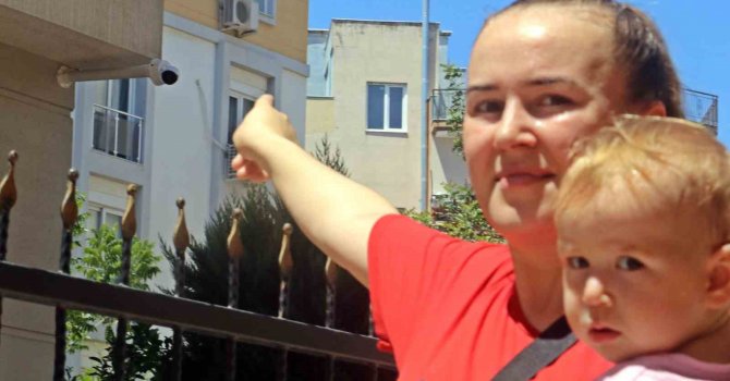 Elektrikli bisikleti çalıp yüzünü gizlemek için seçtiği yer güvenlik kamerasının önü oldu