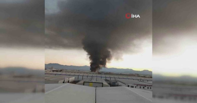 Antalya’da korkutan fabrika yangını