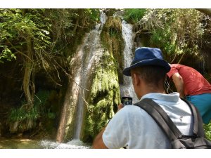 Bunaltıcı sıcaklardan kaçanlar Hacıkodal Kocabor Şelalesi’nde serinledi