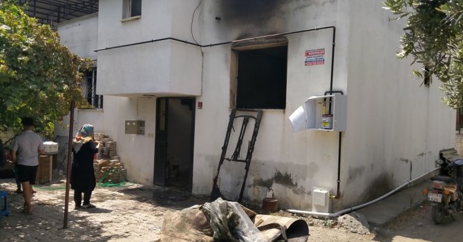 Hatay’da çıkan yangında bir ev küle döndü