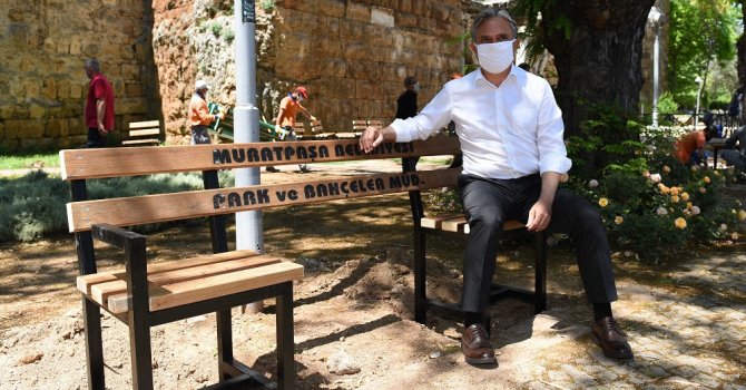 Antalya’da sosyal mesafe bankları