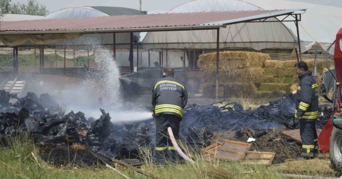 Burdur’da ekmek sobasından sıçrayan kıvılcımlar yangın çıkardı
