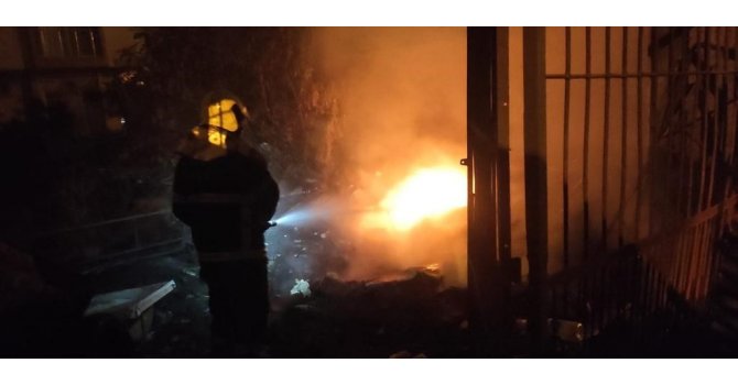 Hurdalık yangını söndürüldü