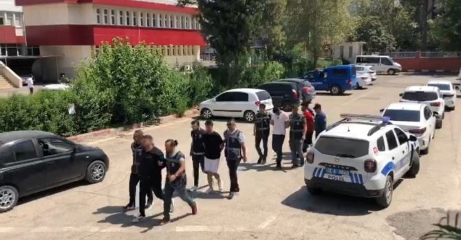 Dükkan kurşunlayan 2 maganda tutuklandı