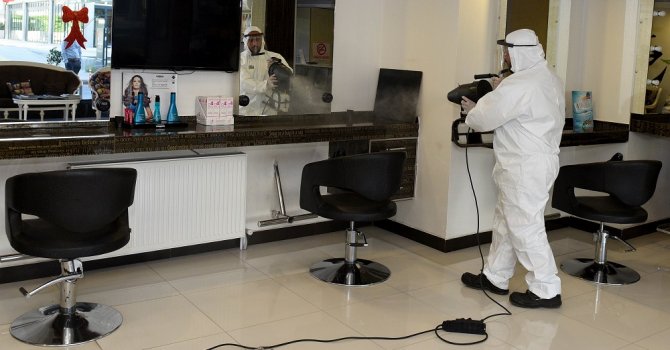 Muratpaşa’da berber ve kuaförler dezenfekte ediliyor