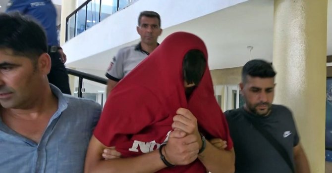 Antalya’da fıkra gibi olay: Kuyumcular Çarşısı’nda gümüşçüyü soydu, komşu gümüşçülere satarken yakalandı