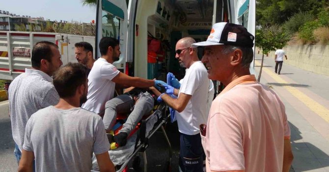 Motosiklet park halindeki kamyona çarptı: 1 yaralı