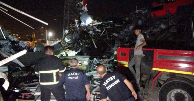 Geri dönüşüm tesisi yangını çevreye sıçramadan söndürüldü