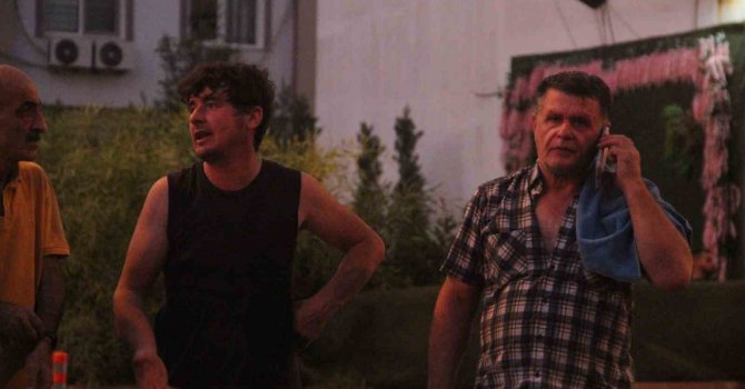 Antalya’da çıkan yangında iki iş yeri küle döndü