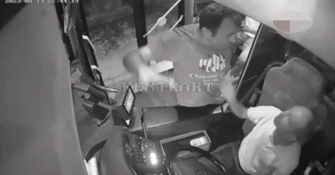 Isparta’da otobüs şoförüne saldırı güvenlik kamerasına yansıdı