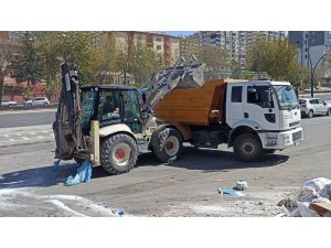 Kahramanmaraş’ta moloz yığınları kaldırılıyor